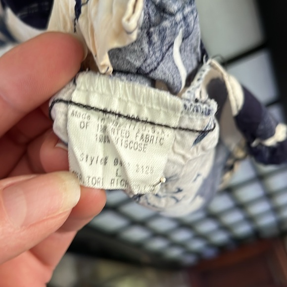 TORI RICHARD Casual Button Down Shirt - Picture 5 of 9